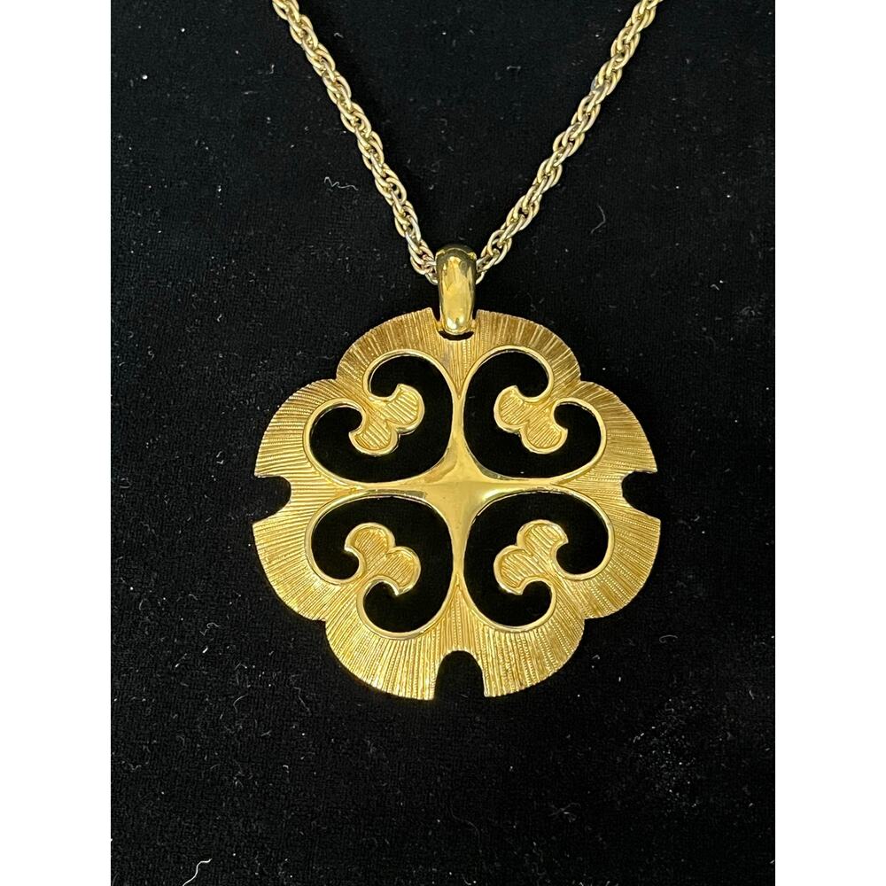 Crown Trifari Openwork Medallion Pendant Necklace 1721